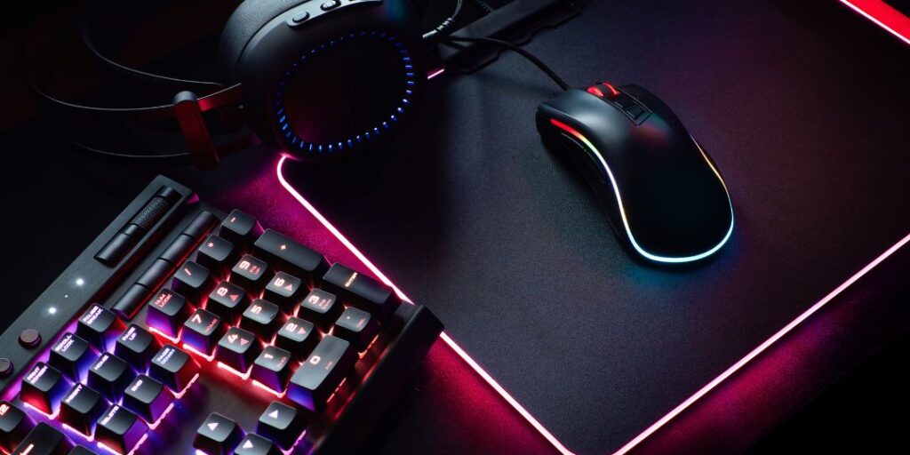 Teclado y ratón gaming vs. periféricos tradicionales